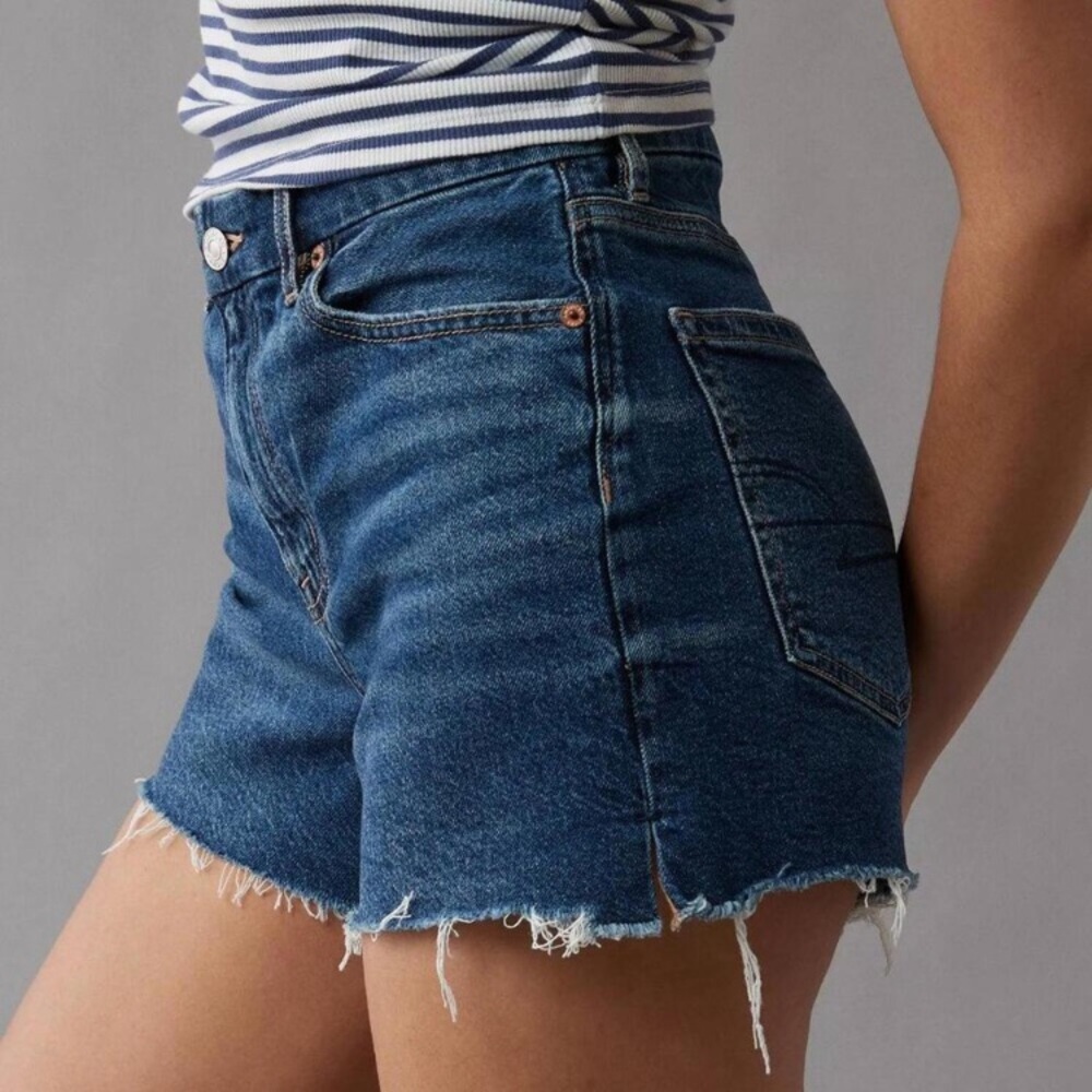 American Eagle Outfitters Strigid curvy relaxed blue Jean shorts- Size: 8